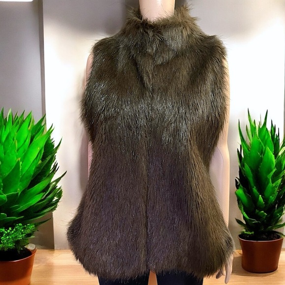 Kenar Women’s Brown Faux Fur Vest - Picture 5 of 16